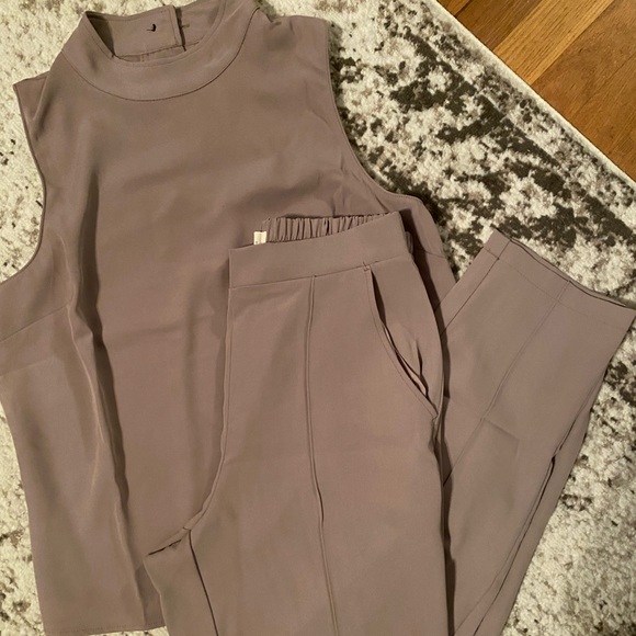 New🍁Beautiful back button blousy top - Picture 6 of 7